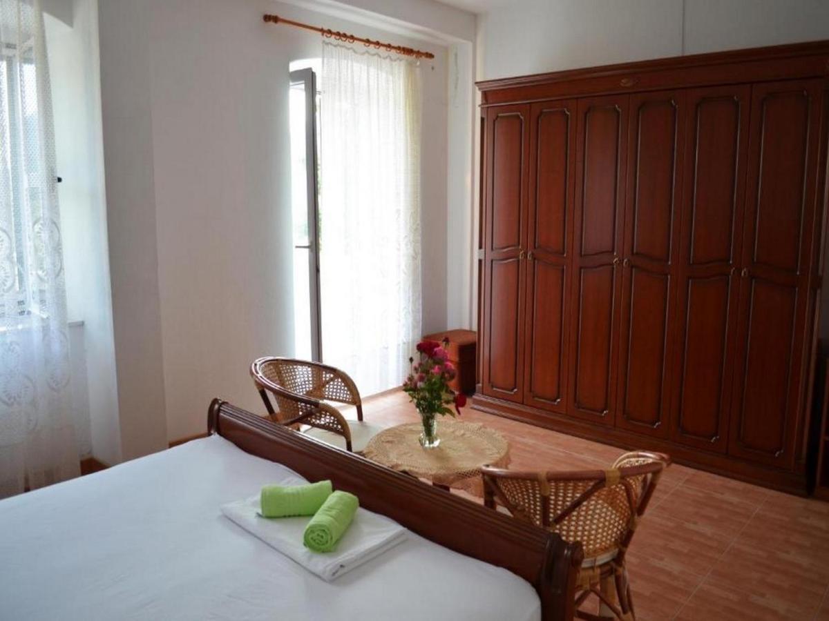 Holiday Home Carevic Gornja Brela Bagian luar foto